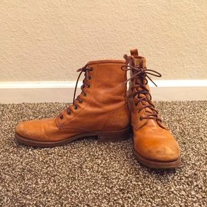 FRYE Carson leather boot